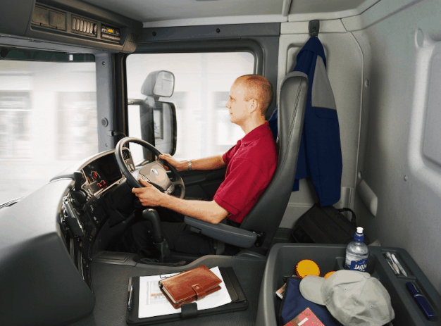 Водитель в Scania cp14